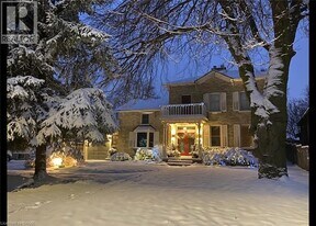 20 McKenzie St in Cambridge, ON - Building Photo