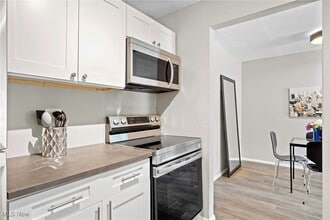 10524 Clifton Blvd in Cleveland, OH - Building Photo - Building Photo