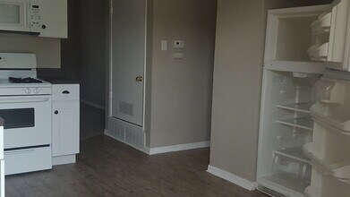 Holiday Apartments in Paris, TX - Building Photo - Interior Photo