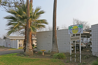 Palm Circle Apartments in Hanford, CA - Building Photo - Building Photo