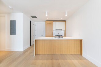 22-18 Jackson Ave-Unit -1005 in Queens, NY - Building Photo - Building Photo