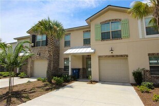 702 Mariners Cir in St. Simons Island, GA - Building Photo