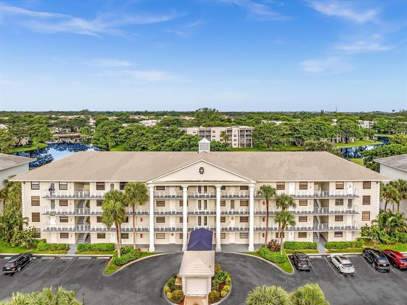 1711 Whitehall Dr in Davie, FL - Building Photo
