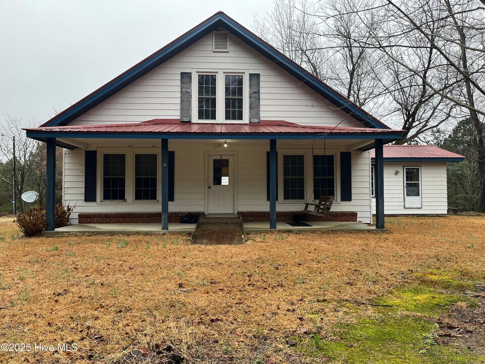 988 Red Branch Rd in Carthage, NC - Building Photo