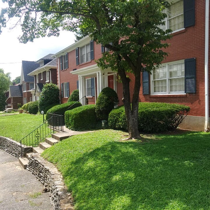 2125 Village Dr, Unit 1 in Louisville, KY - Building Photo