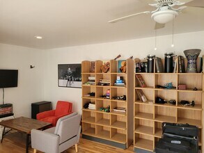 5725 Burnet Ave, Unit GH in Los Angeles, CA - Building Photo - Building Photo