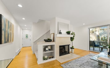 1218 101st Pl NE in Bellevue, WA - Building Photo - Building Photo