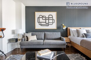 200 E 82nd St in New York, NY - Building Photo