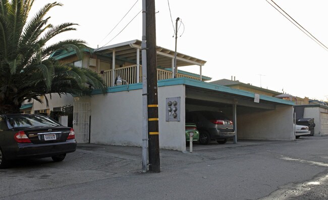 1043 Springfield St in Upland, CA - Foto de edificio - Building Photo