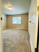 16213 8th Ave E in Spanaway, WA - Foto de edificio - Building Photo