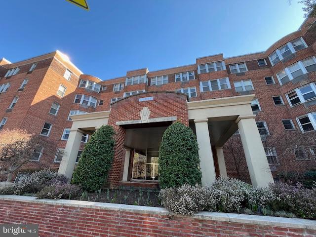 2500 Q St NW in Washington, DC - Building Photo
