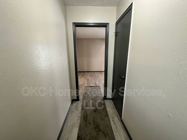 1706 Surrey Pl in Norman, OK - Building Photo - Building Photo