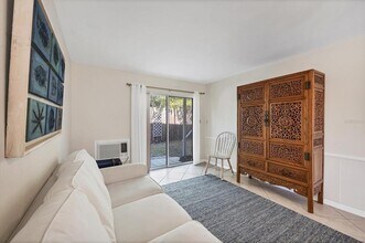 3101 Bee Ridge Rd in Sarasota, FL - Building Photo - Building Photo