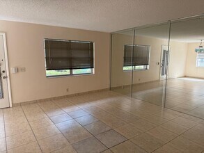 390 Burgundy I in Delray Beach, FL - Building Photo - Building Photo