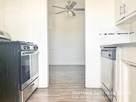 2001 N Beachwood Dr in Los Angeles, CA - Building Photo