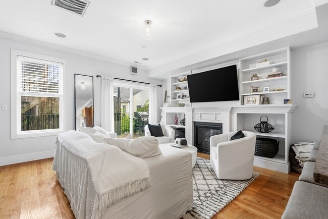 180 Gold St in Boston, MA - Foto de edificio - Building Photo