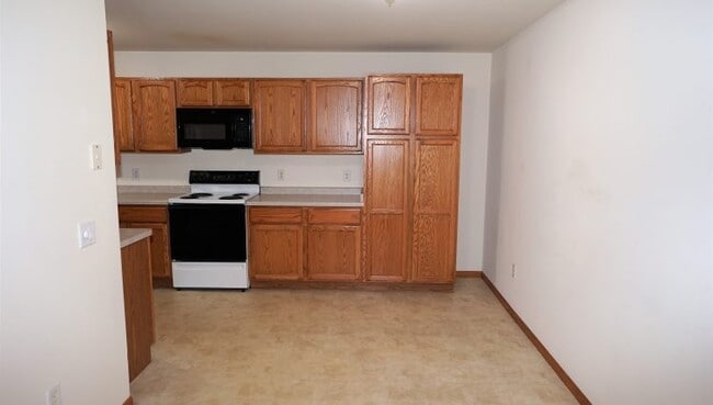 393 Country Clover Dr, Unit 393 in Deforest, WI - Foto de edificio - Building Photo