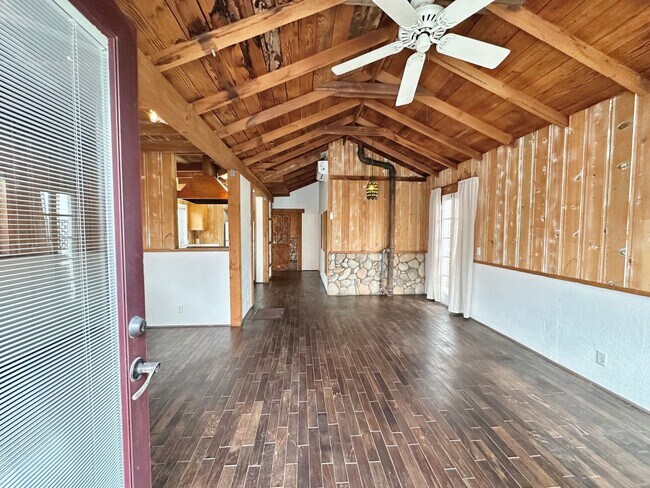 241 Cahuenga Dr in Oxnard, CA - Building Photo - Building Photo