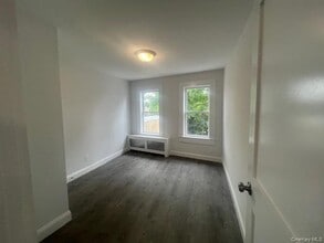 65 Audrey Ave in Oyster Bay, NY - Building Photo - Building Photo