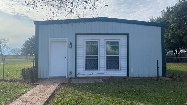32910 Morrison Rd in Brookshire, TX - Building Photo - Building Photo