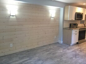 16 Sherwood Dr in Shoreham, NY - Building Photo