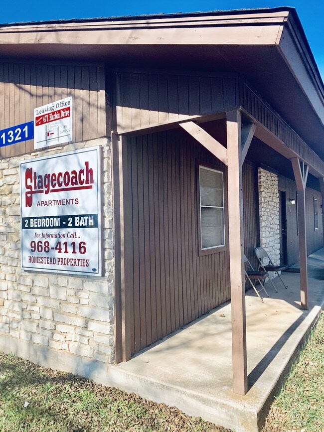 1321 W Swan St in Stephenville, TX - Foto de edificio - Building Photo