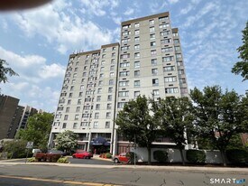 60 Strawberry Hill Ave in Stamford, CT - Building Photo