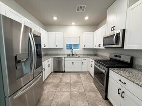 7457 ONYX St in North Las Vegas, NV - Building Photo - Building Photo