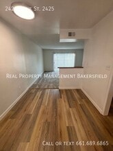 2425 Olive St in Bakersfield, CA - Building Photo - Building Photo