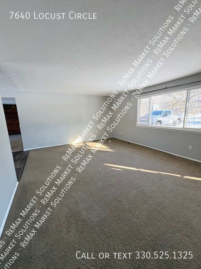 7640 Locust Cir in Northfield, OH - Building Photo - Building Photo