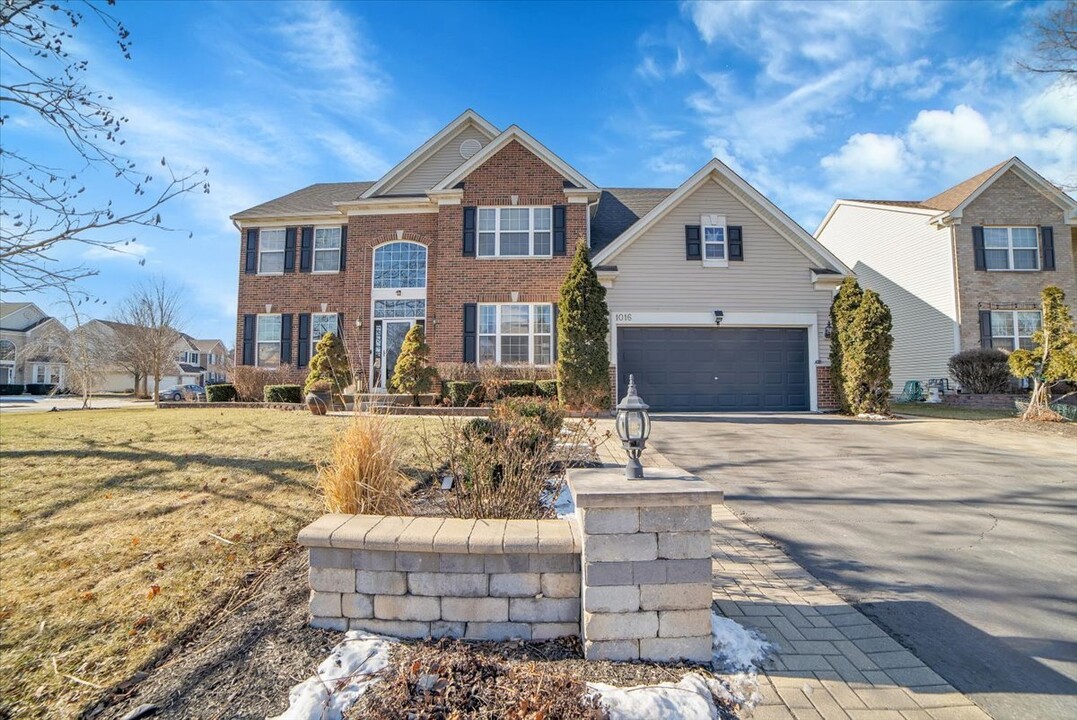 1016 Balmoral Ln in Elgin, IL - Building Photo