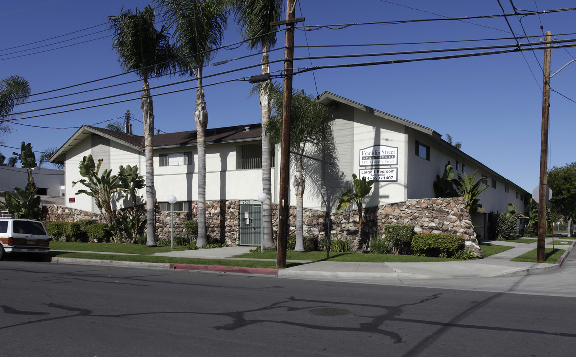 Franklin Street Apartments in Buena Park, CA - Foto de edificio