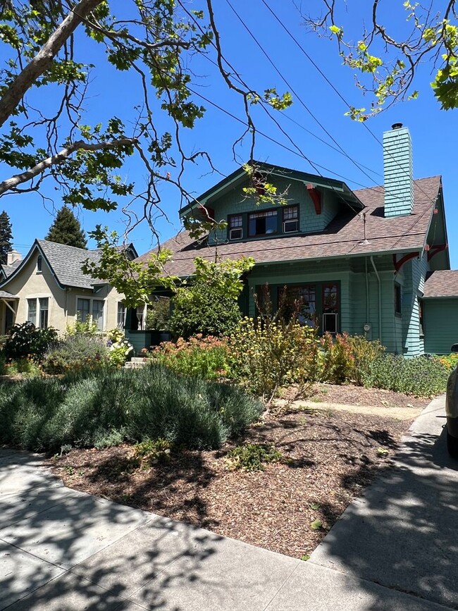 property at 634 Walnut Ave