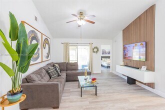 1713 Brandon Trace Ave in Brandon, FL - Building Photo - Building Photo