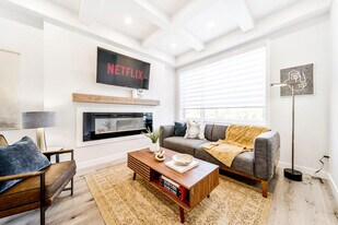 15809-15897 97 Ave NW in Edmonton, AB - Building Photo