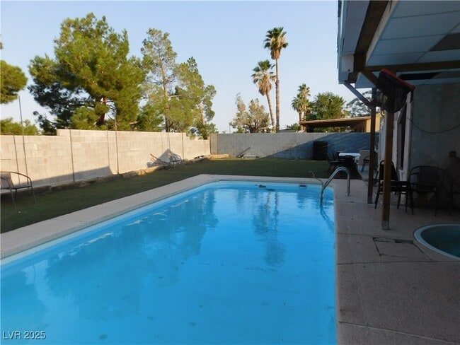 property at 1001 Shadow Mountain Pl