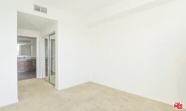 11925 Kling St in Los Angeles, CA - Building Photo - Building Photo