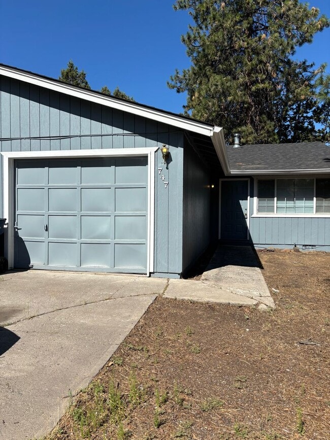 property at 747-749 SE Centennial St