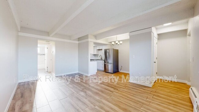 property at 800 W Belleview Ave