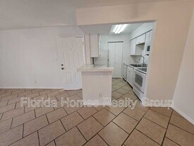 2855 Winkler Ave in Ft. Myers, FL - Building Photo
