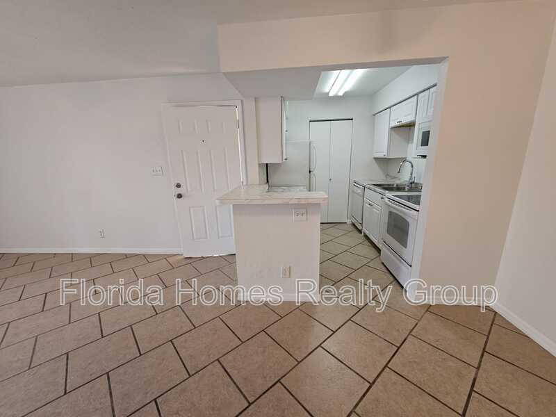 2855 Winkler Ave in Ft. Myers, FL - Building Photo
