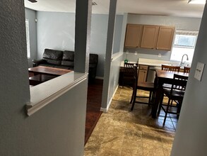 8124 Stowe Springs Ln in Arlington, TX - Foto de edificio - Building Photo