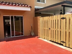 8245 NW 6th Ter, Unit 202 in Miami, FL - Building Photo - Building Photo