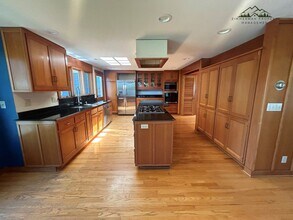 320 Sunset Dr in Eugene, OR - Building Photo - Building Photo