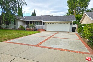 22337 Cantara St in Los Angeles, CA - Building Photo