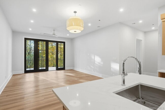 34 Clinton Ave in Dobbs Ferry, NY - Foto de edificio - Building Photo