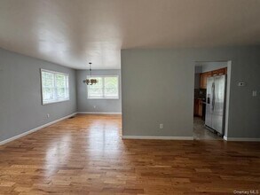21 Sackett Square in Chester, NY - Building Photo - Building Photo