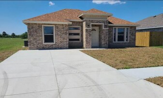 7884 Palma De Micharos Dr in Brownsville, TX - Building Photo