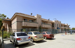 Gilbert Senior Park in Anaheim, CA - Building Photo
