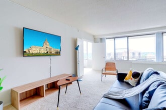 2111 Richmond Hwy in Arlington, VA - Building Photo - Building Photo